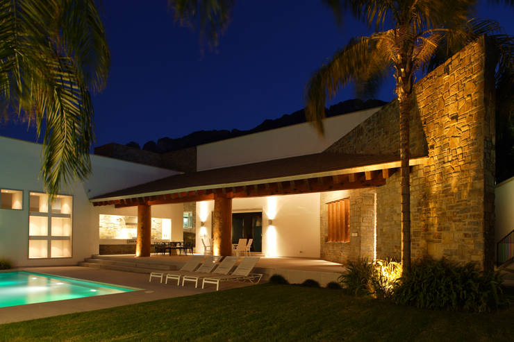 Terrazas de estilo  por Pórtico  , Colonial   