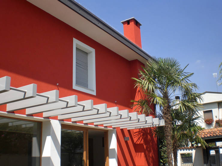 Villa_FV: Terrazza in stile  di Studio GIOLA | Casorezzo MI, Moderno Ferro / Acciaio  