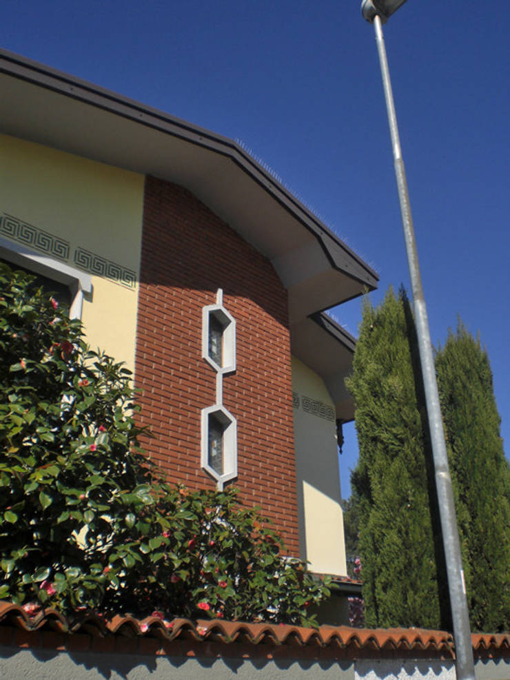 Villa_FV:  in stile  di Studio GIOLA | Casorezzo MI, Moderno   