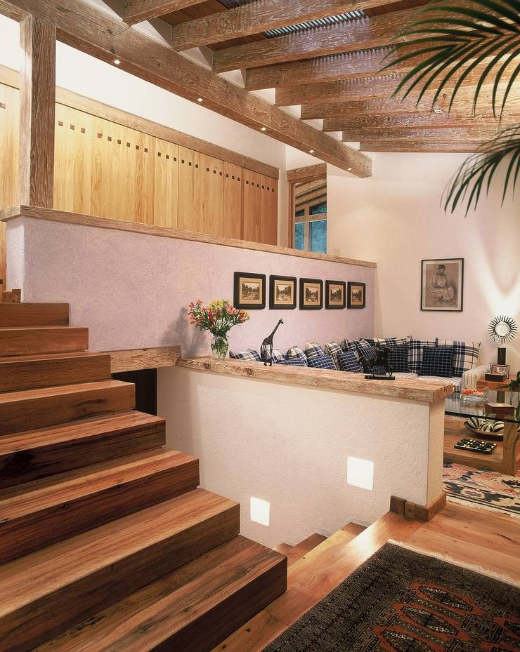 JR Arquitectos:  tarz Multimedya Odası