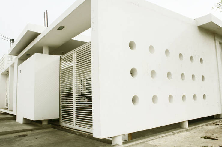 vivienda de la serie rectángulos Eira Fernandez Casas de estilo minimalista Caliza Blanco