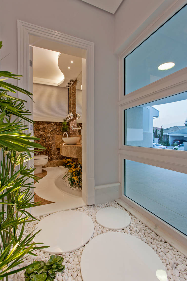 Ванные комнаты в . Автор – Arquiteto Aquiles Nícolas Kílaris