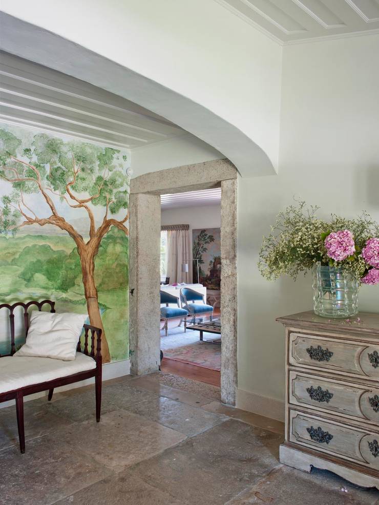 Pasillos y vestíbulos de estilo  por SA&V - SAARANHA&VASCONCELOS