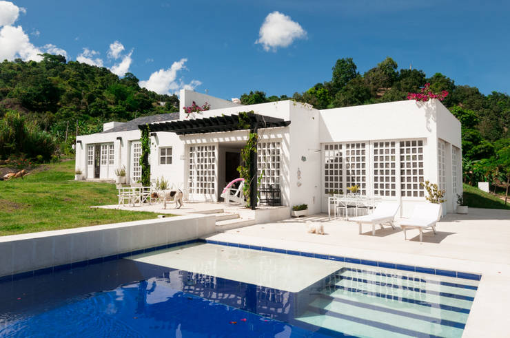 Piscinas de estilo  por SDHR Arquitectura