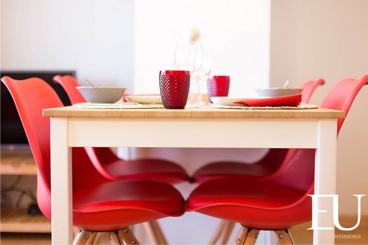 APARTAMENTO TURÍSTICO PRÍNCIPE REAL - LISBOA: Salas de jantar modernas por EU INTERIORES