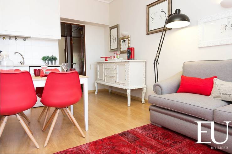 APARTAMENTO TURÍSTICO PRÍNCIPE REAL – LISBOA: Salas de estar modernas por EU INTERIORES