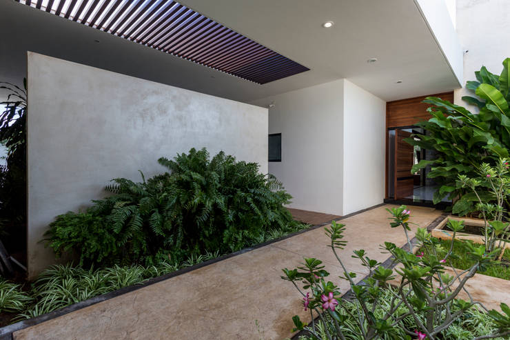 10 pérgolas que harán lucir la entrada de tu casa