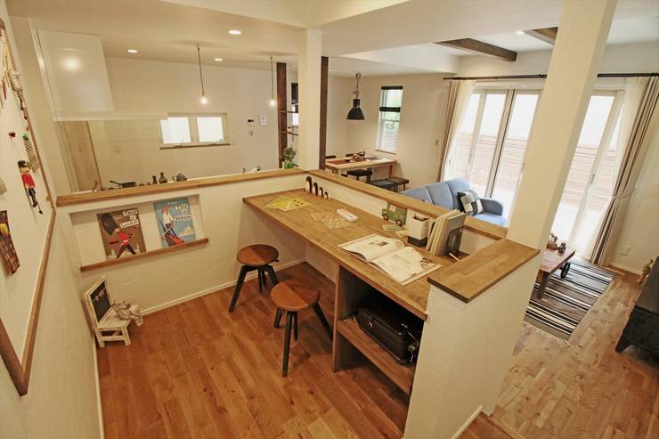 Dormitorios infantiles de estilo  por ジャストの家