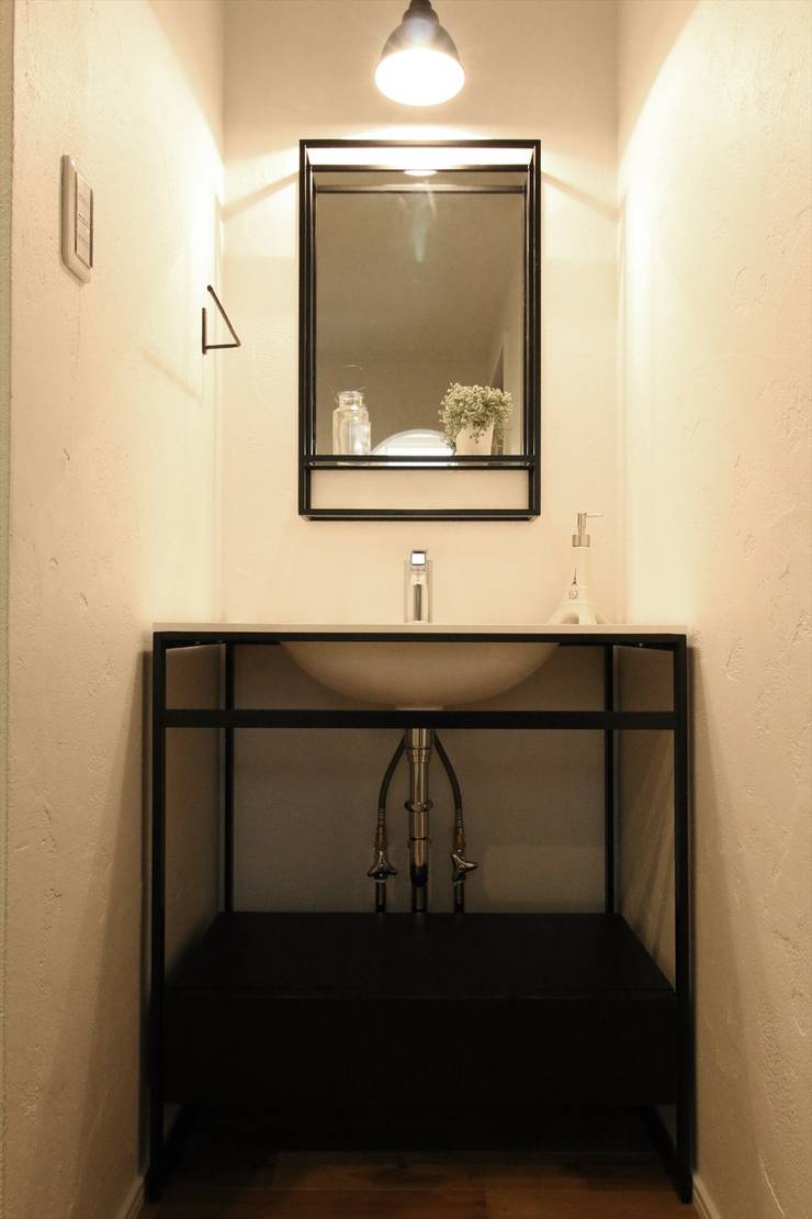 Baños de estilo  por ジャストの家