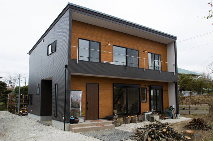 株式会社スタジオチッタ studio citta 方型的深灰色房子的外观