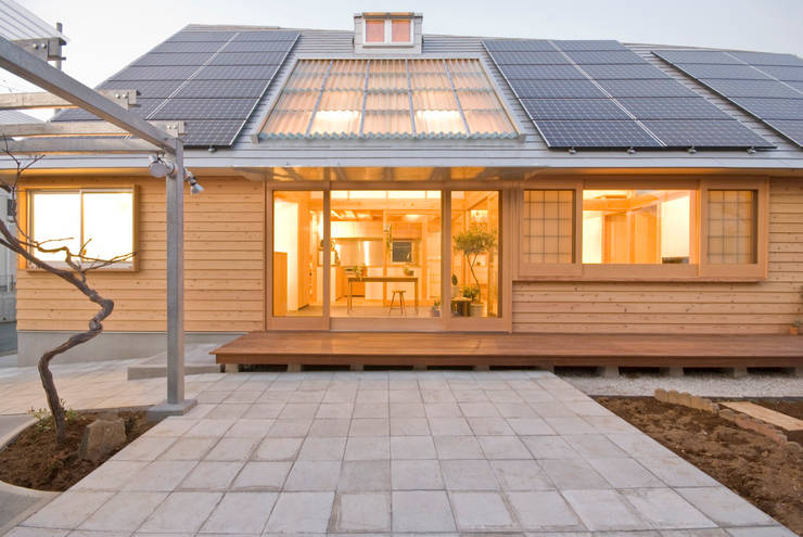 柏の平屋 ねじれ屋根のせ 千田建築設計 オリジナルな 家 木 財産,窓,空,建物,光,木,フィクスチャ,点灯,建築,家