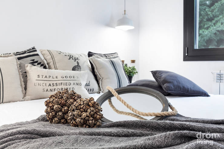 CASA EN LLÍVIA: MINIMALISMO Y CALIDEZ:  de estilo  de Dröm Living, Minimalista  