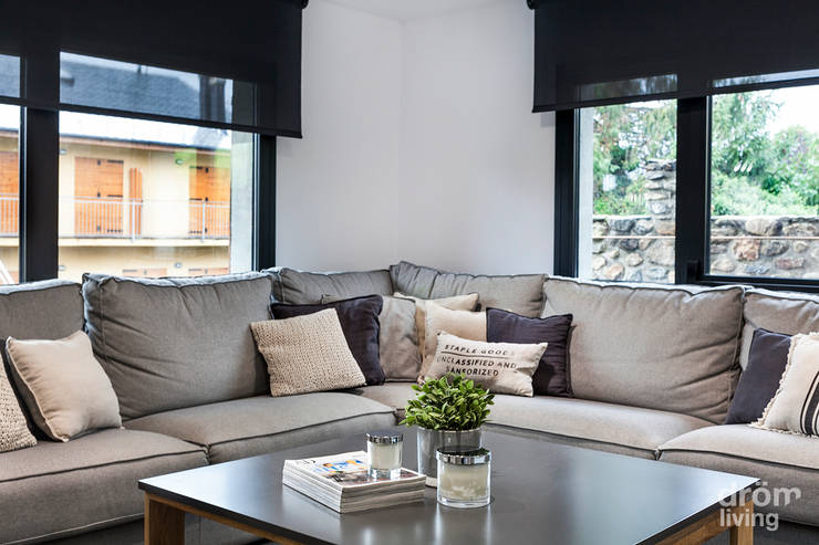 CASA EN LLÍVIA: MINIMALISMO Y CALIDEZ:  de estilo  de Dröm Living, Minimalista  