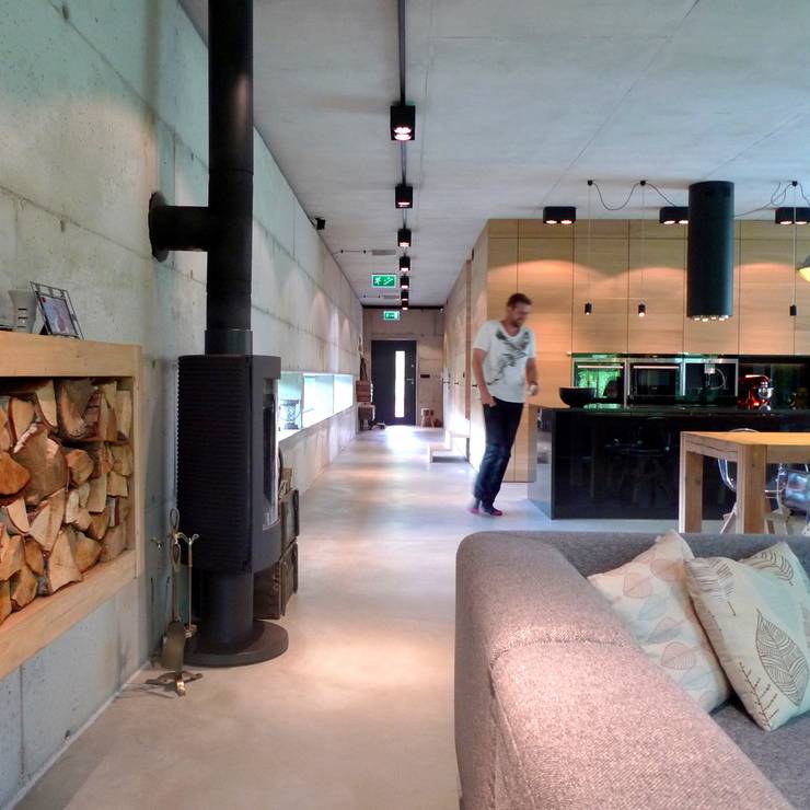 Salas / recibidores de estilo  por seweryn pracownia