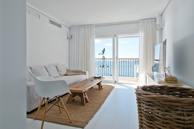 Wohnung in Cala Major, Aquaquae Palma Aquaquae Palma 地中海デザインの リビング 白色