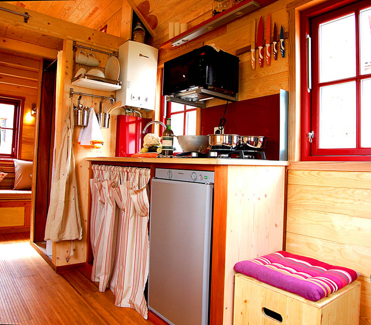 Casas de estilo  por TINY HOUSE CONCEPT - BERARD FREDERIC