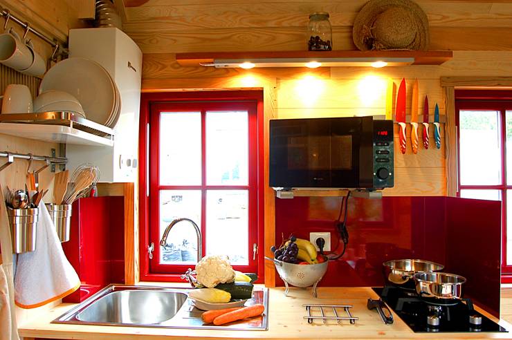 Casas de estilo  por TINY HOUSE CONCEPT - BERARD FREDERIC