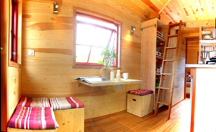 Casas de estilo  por TINY HOUSE CONCEPT - BERARD FREDERIC