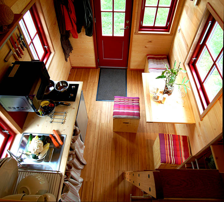 Casas de estilo  por TINY HOUSE CONCEPT - BERARD FREDERIC