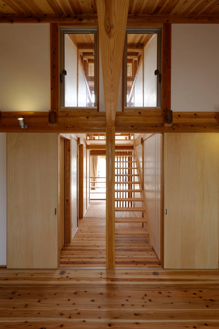  走廊 & 玄關 by 高野三上アーキテクツ一級建築設計事務所  TM Architects