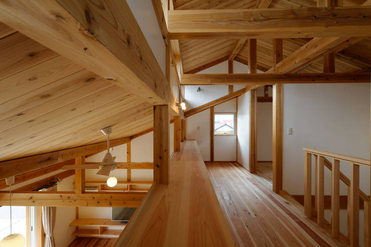  走廊 & 玄關 by 高野三上アーキテクツ一級建築設計事務所  TM Architects