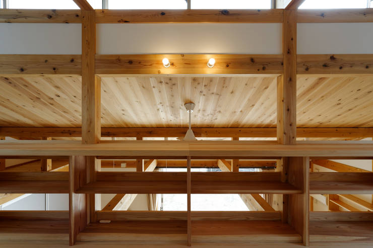  走廊 & 玄關 by 高野三上アーキテクツ一級建築設計事務所  TM Architects