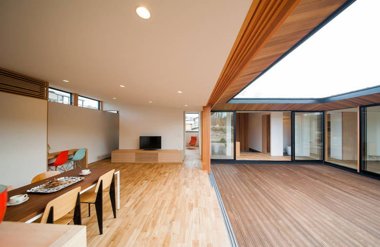 贵博建筑设计事务所) 整个房子内部一致采用了大量落地玻璃窗或者拉门