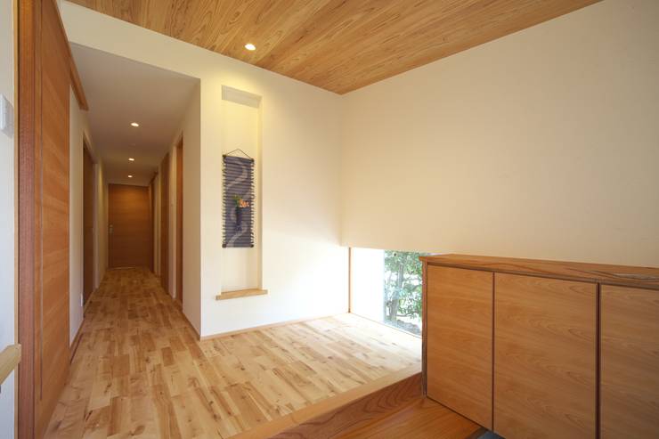 Pasillos y recibidores de estilo  por 空間工房　森田