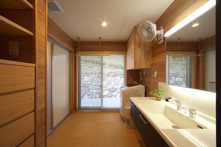 Baños de estilo  por 空間工房　森田