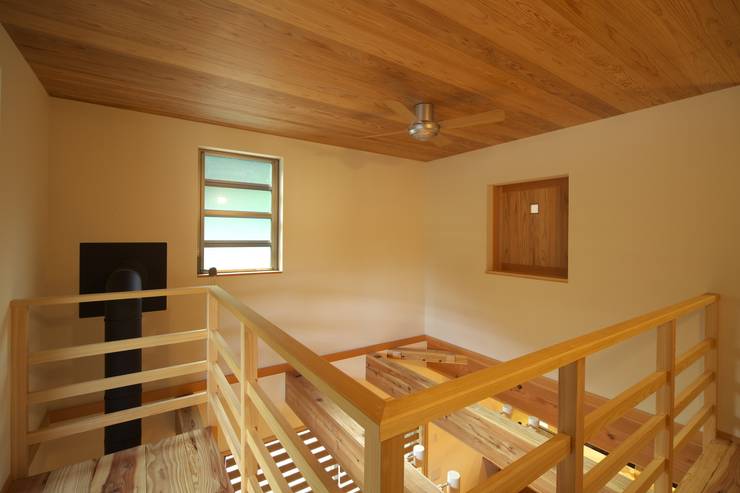 Pasillos y recibidores de estilo  por 空間工房　森田