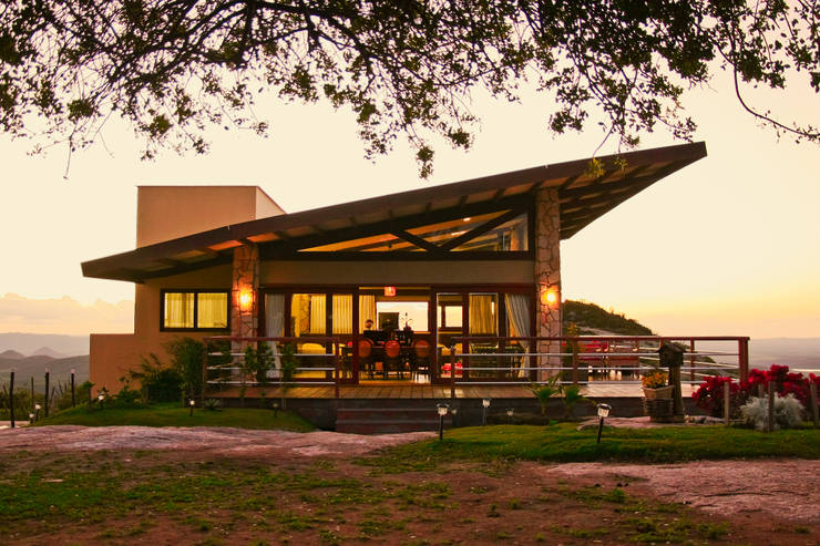 Rumah Modern Dengan Nuansa Alam Di Atas Bukit