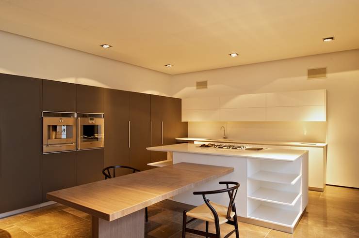 13 ideas para integrar con estilo el refrigerador en tu cocina