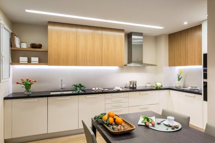 Kitchen by Laura Yerpes Estudio de Interiorismo