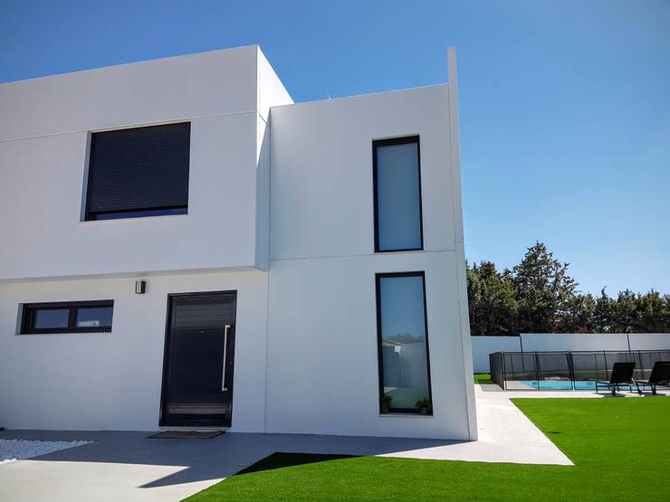 Una casa muy cerrada al exterior, pero por dentro ¡fantástica!