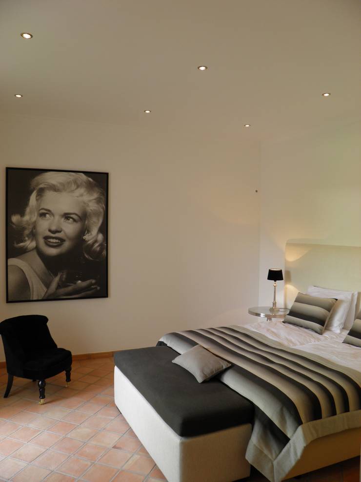 Cuartos de estilo  por Pure Allure Interior