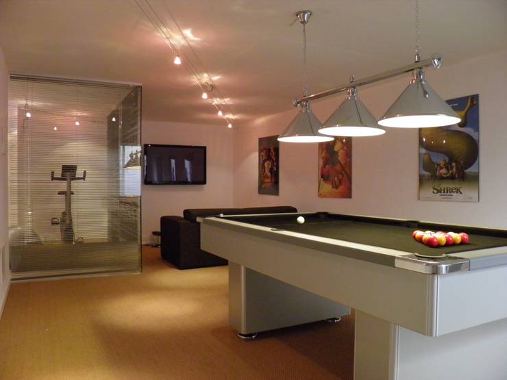 Salas de entretenimiento de estilo  por Pure Allure Interior