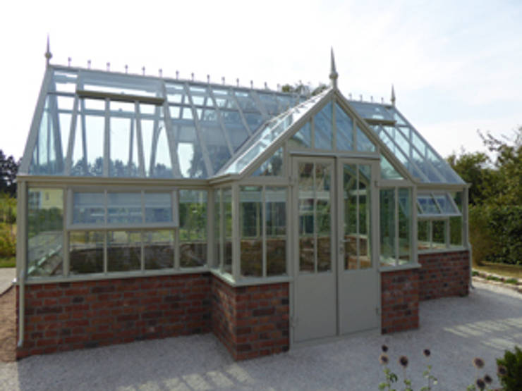 Englisches Gartenhaus aus massivem Stahl von Exklusive Gartenobjekte