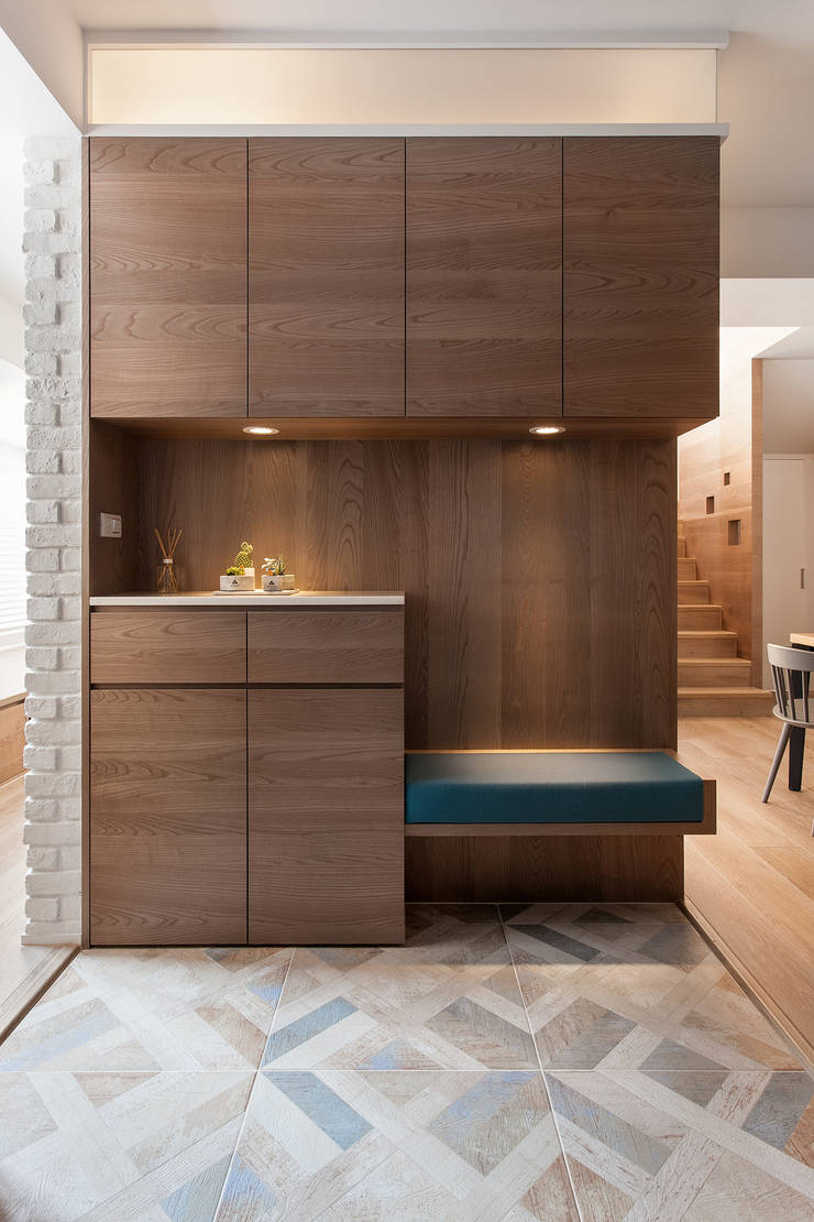 Pasillos y vestíbulos de estilo  por 禾光室內裝修設計 ─ Her Guang Design