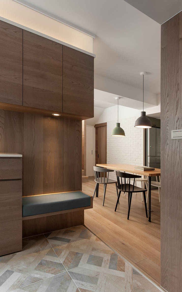 Pasillos y vestíbulos de estilo  por 禾光室內裝修設計 ─ Her Guang Design