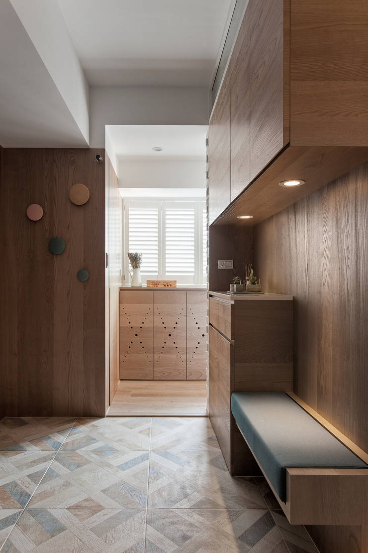 Pasillos y vestíbulos de estilo  por 禾光室內裝修設計 ─ Her Guang Design