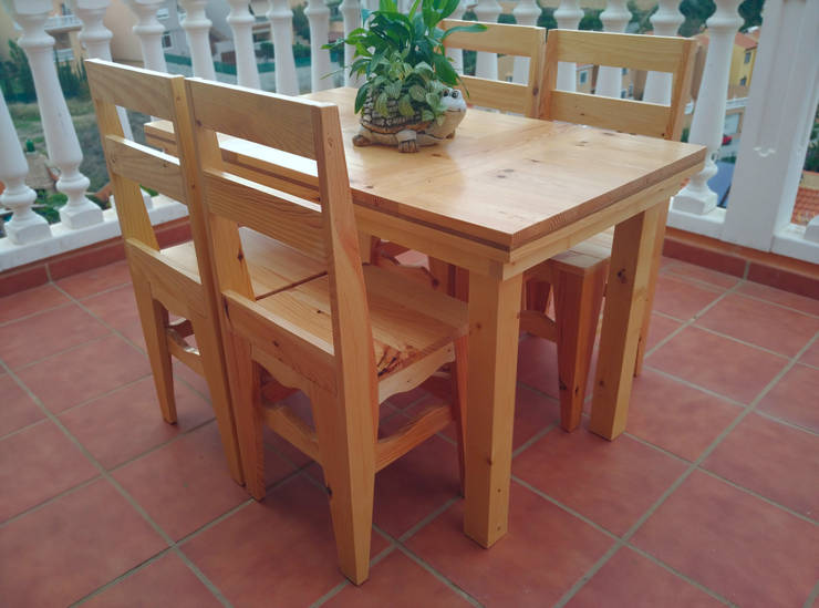 Mesa de comedor larga de palets de Mideco | homify Mesa de comedor larga de palets de Mideco | homify