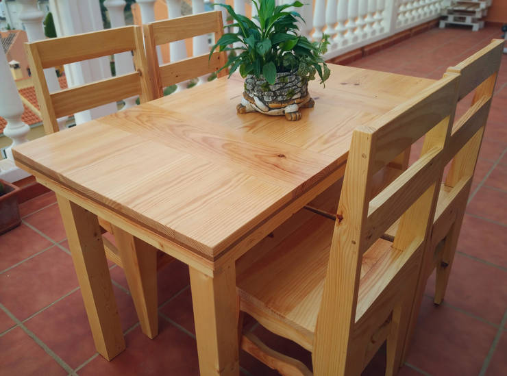 Mesa de comedor larga de palets de Mideco | homify Mesa de comedor larga de palets de Mideco | homify