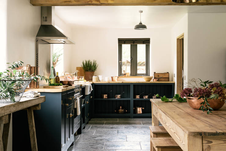 The Leicestershire Kitchen in the Woods by deVOL deVOL Kitchens カントリーデザインの キッチン 青色