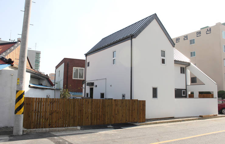 Rumah by 꿈꾸는목수