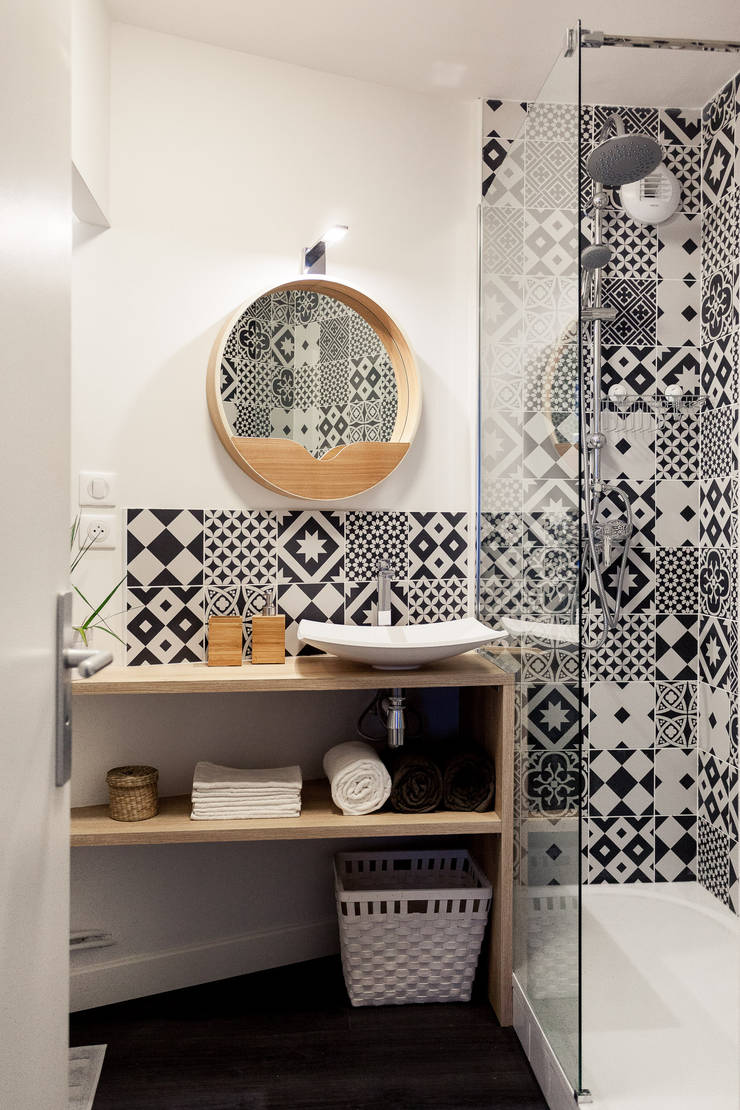 Un Appartement de 30m² Rénouvé avec un Style Scandinave, MadaM Architecture MadaM Architecture Salle de bain scandinave Propriété,Meubles,Produit,Étagère,Bois,Design d&#39;intérieur,Rayonnage,Sol,Étage,Immeuble