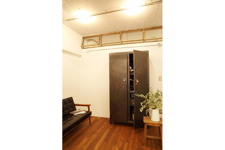 Salas multimedia de estilo  por SWITCH&Co.