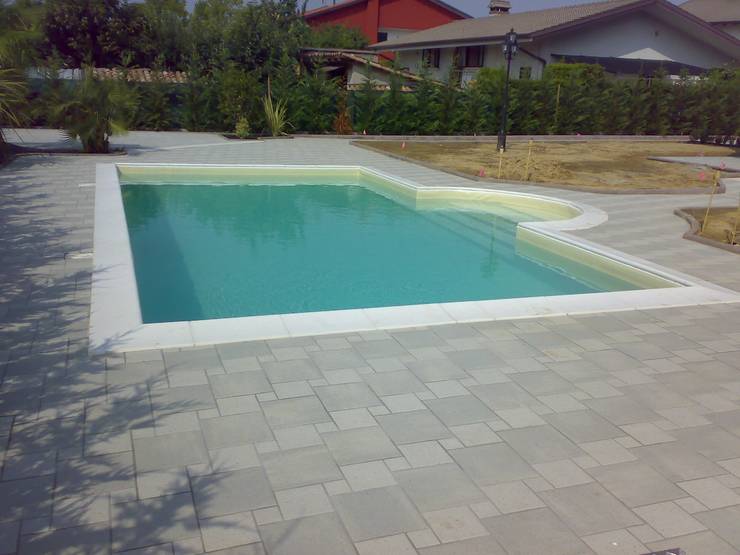 Quanto costa veramente una piscina in giardino? Piscine vetroresina prezzi