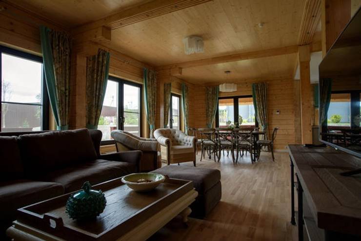 Uma Cabana De Madeira Acolhedora E Charmosa