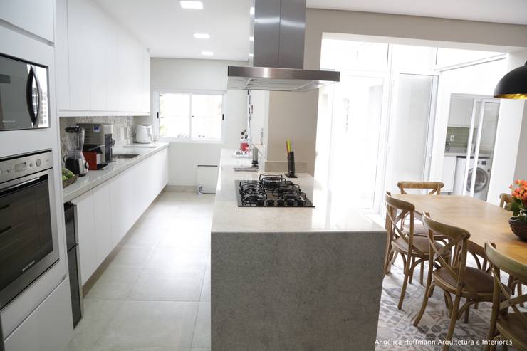 Cozinha Gourmet Vila Mariana: Cozinhas  por Angelica Hoffmann Arquitetura e Interiores, Moderno   