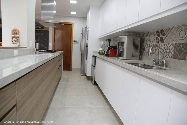 Cozinha Gourmet Vila Mariana: Cozinhas  por Angelica Hoffmann Arquitetura e Interiores, Moderno   